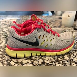 Nike women’s  Gray and Pink Sneakers